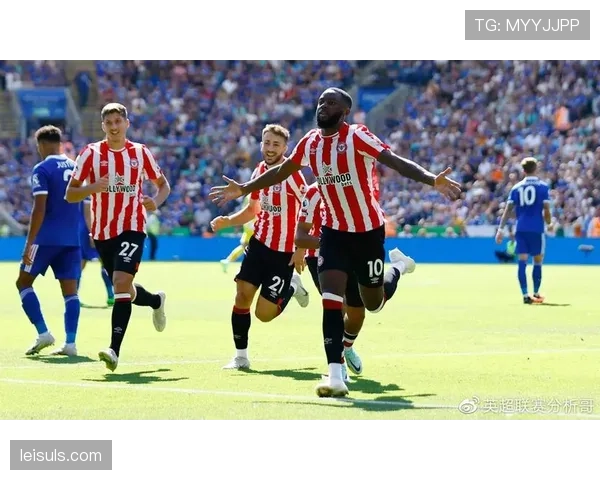 聚焦:布伦特福德为长期伤号希基举办回归合练欢迎仪式 聚焦:布伦特福德为长期伤号希基举办回归合练欢迎仪式